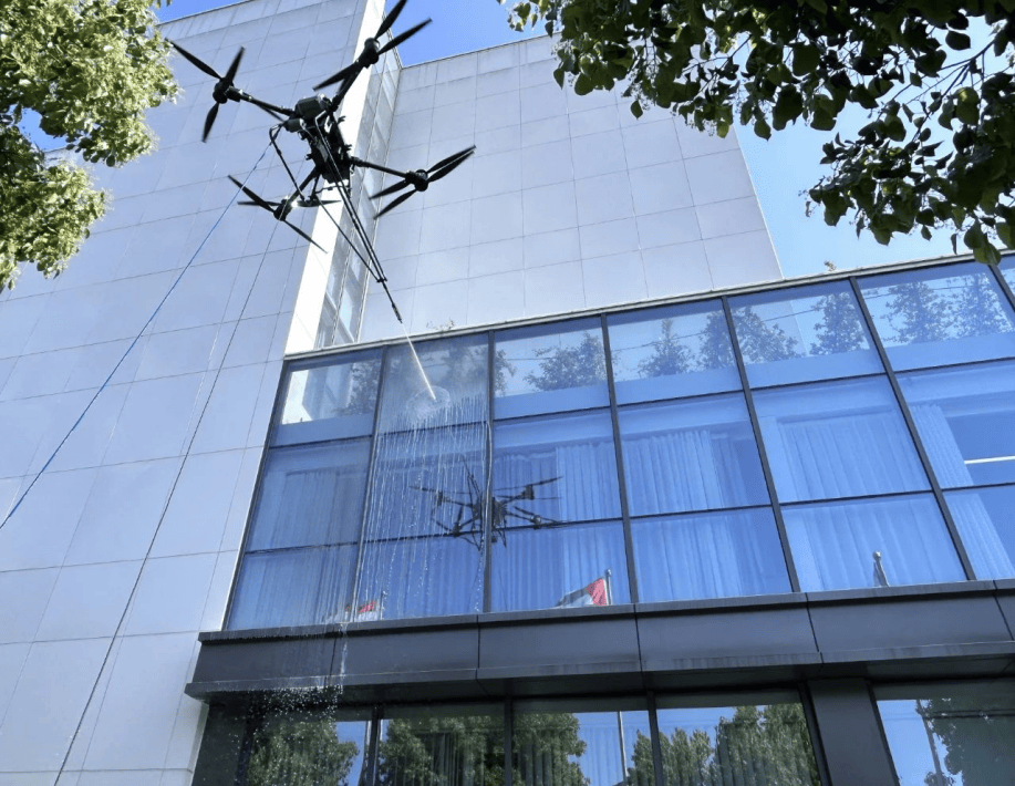 Nettoyage des toits par drone